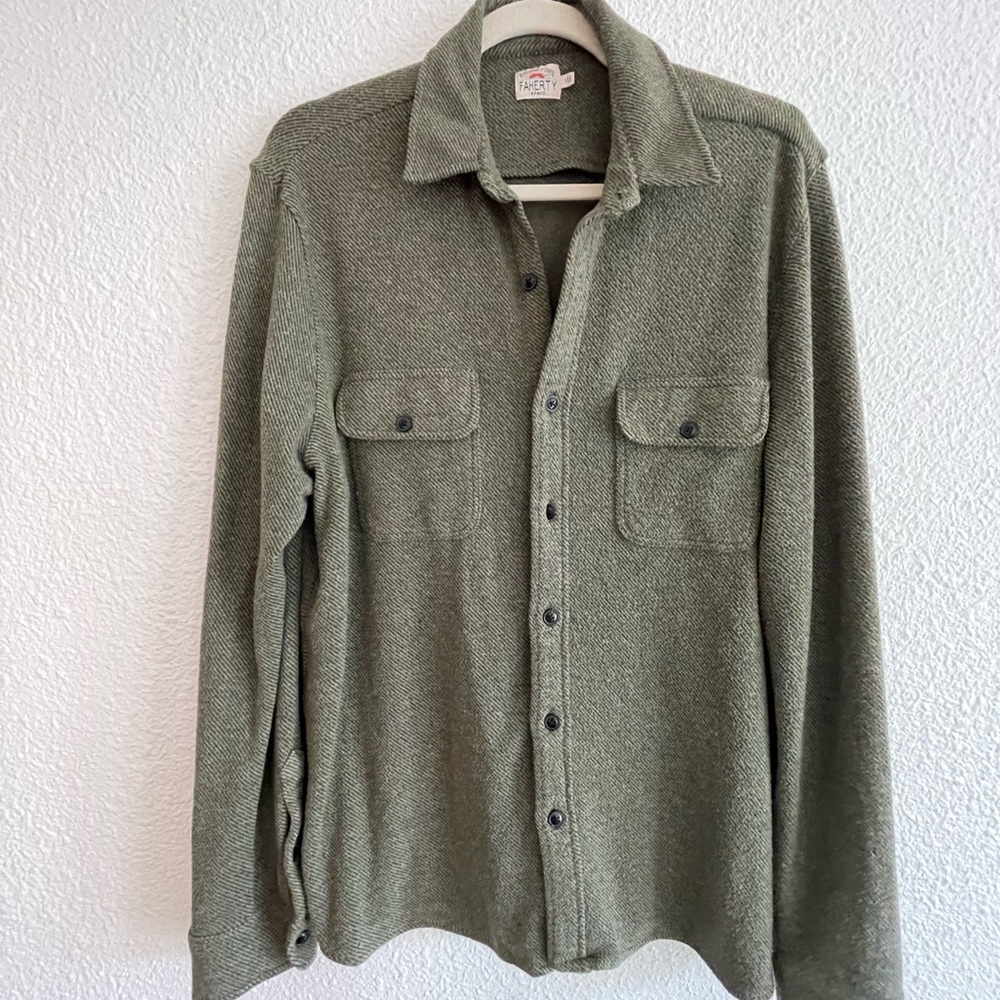 TWO Faherty Legend sweater shirts in grey twill and olive - Picture 2 of 16